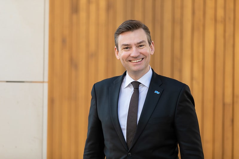 Henrik Asheim avbildet i profil.